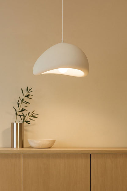 Suspension dôme blanc cassé allumée console bois japandi – Atelier Fancy Light