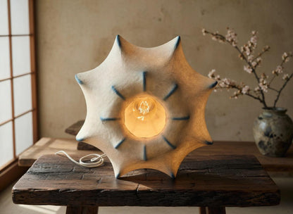 Suspension pétales soie allumée lumière ambrée chaude E27 – Atelier Fancy Light