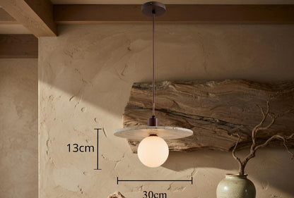 Suspension marbre globe opalin allumée halo laiteux intérieur Japandi – Atelier Fancy Light