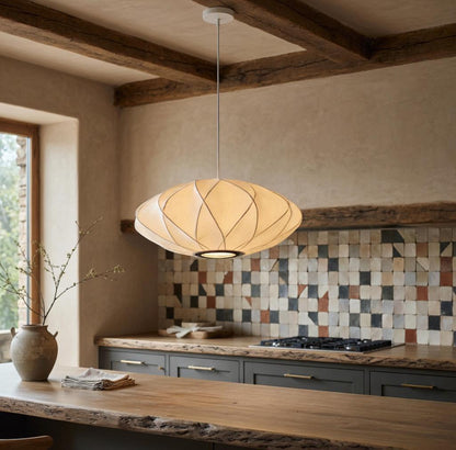 Suspension cocon soie ovale Ø50 cm lumière diffuse ambiance cosy salon Japandi – Atelier Fancy Light