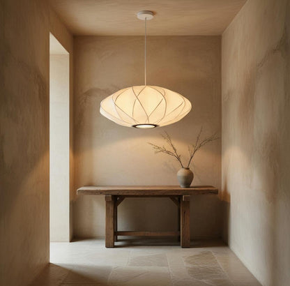 Ambiance suspension cocon soie Japandi lumière chaude intérieur contemporain bois naturel – Atelier Fancy Light